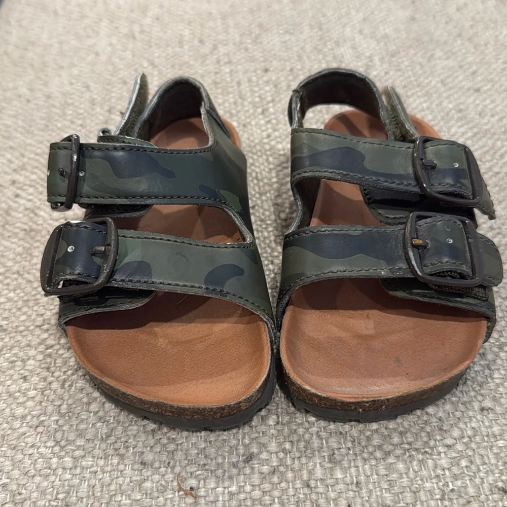 babyGap Baby Boy Green Camo Two Strap Velcro Walking Sandals Size 5 6